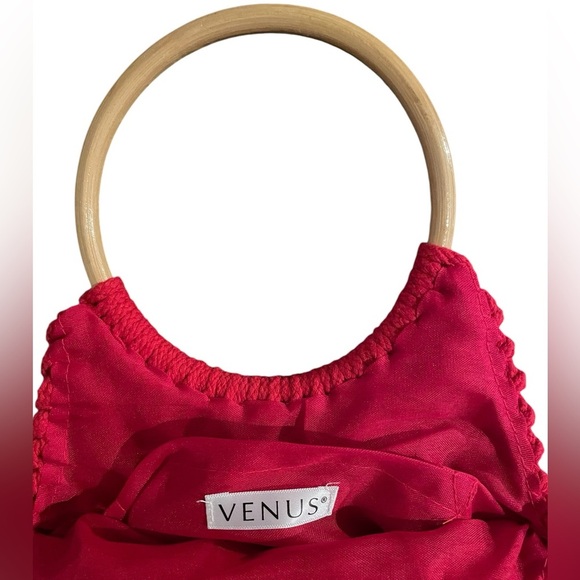 VENUS Red Cotton Crochet "Shopping" Bag w/ Wooden Handles - EUC - Picture 2 of 2